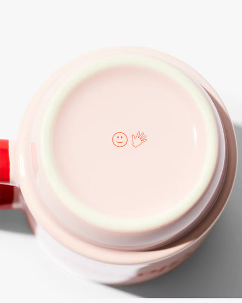 كوب مبتسم بثلاث عيون