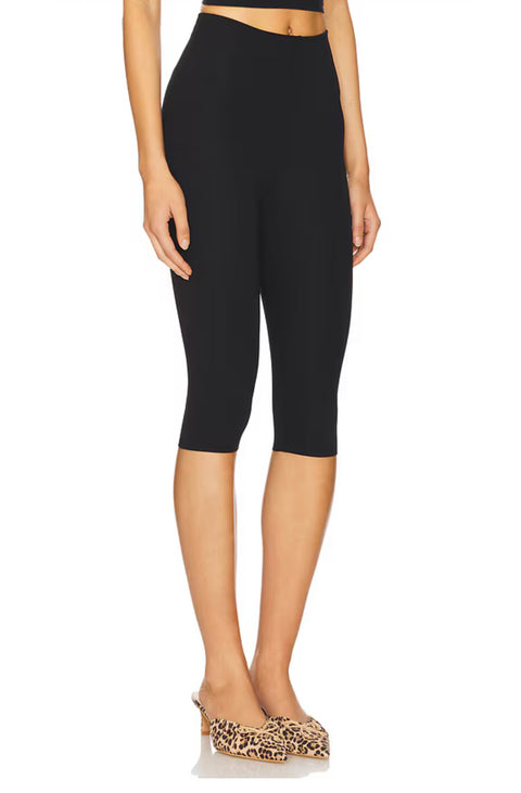 Neoprene Capri Legging in Black
Commando