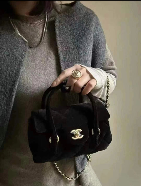 ULTRA RARE! Authentic Chanel TOP VIC 2024 Christmas Gift Hangbag