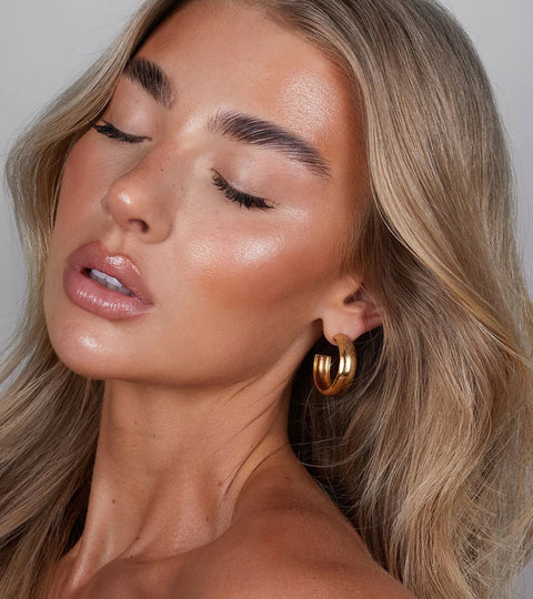 GLOSS HIGHLIGHTER
Non-stick liquid face highlighter.