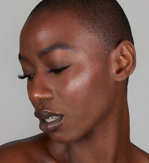 هايلايتر لامع
 هايلايتر سائل غير لاصق للوجه.