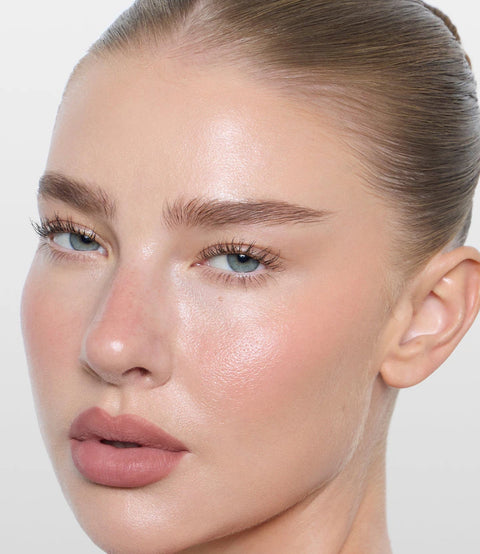 LIP SCULPT
Dual ended lip liner and setter.