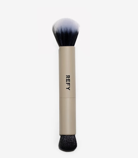 DUO BRUSH
Double-ended face brush for streak free application.