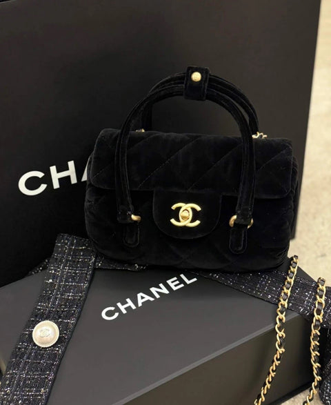 ULTRA RARE! Authentic Chanel TOP VIC 2024 Christmas Gift Hangbag
