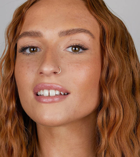 CREAM BRONZER
Buildable cream based bronzer.