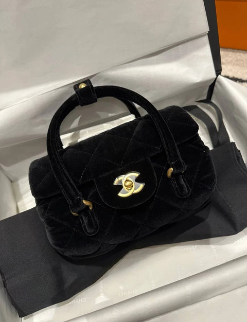 ULTRA RARE! Authentic Chanel TOP VIC 2024 Christmas Gift Hangbag