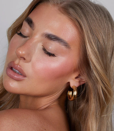 CREAM BLUSH
Buildable colour enhancing cream blush.