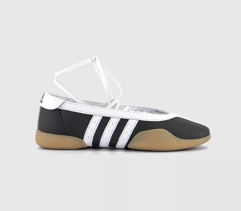 Taekwondo Mei Ballet Pumps
Black White