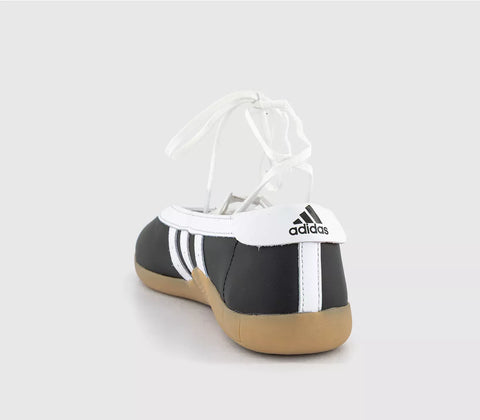 Taekwondo Mei Ballet Pumps
Black White